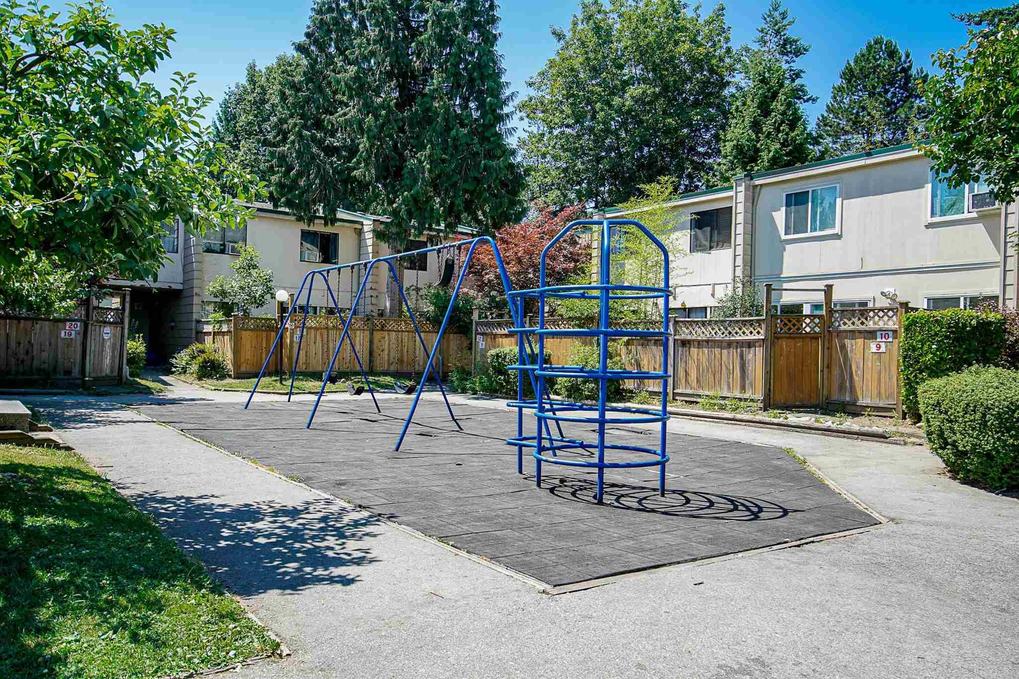 Main Photo: 15 10585 153 Street in Surrey: Guildford Townhouse for sale in "GUILDFORD MEWS" (North Surrey)  : MLS®# R2599405