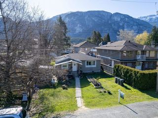 Photo 1: 37986 SIXTH Avenue in Squamish: Downtown SQ House for sale : MLS®# R2787183