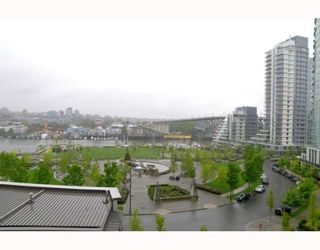 Photo 10: 703 1438 RICHARDS Street in Vancouver: False Creek North Condo for sale in "AZURA I" (Vancouver West)  : MLS®# V646445