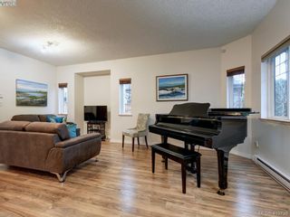 Photo 10: 2433 Lund Rd in VICTORIA: VR Six Mile House for sale (View Royal)  : MLS®# 830766
