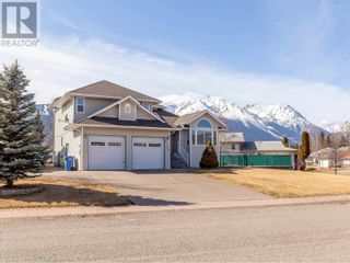 Photo 2: 1460 SUNNY POINT DRIVE in Smithers: House for sale : MLS®# R2839935