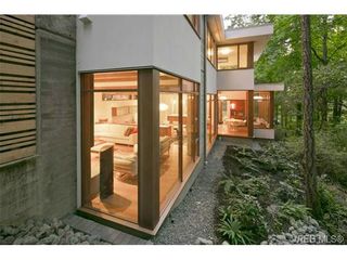 Photo 6: 970 FIR TREE Glen in VICTORIA: SE Broadmead House for sale (Saanich East)  : MLS®# 721236