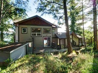 Photo 18: 393 SKYLINE Drive in Gibsons: Gibsons & Area House for sale in "The Bluff" (Sunshine Coast)  : MLS®# R2272922