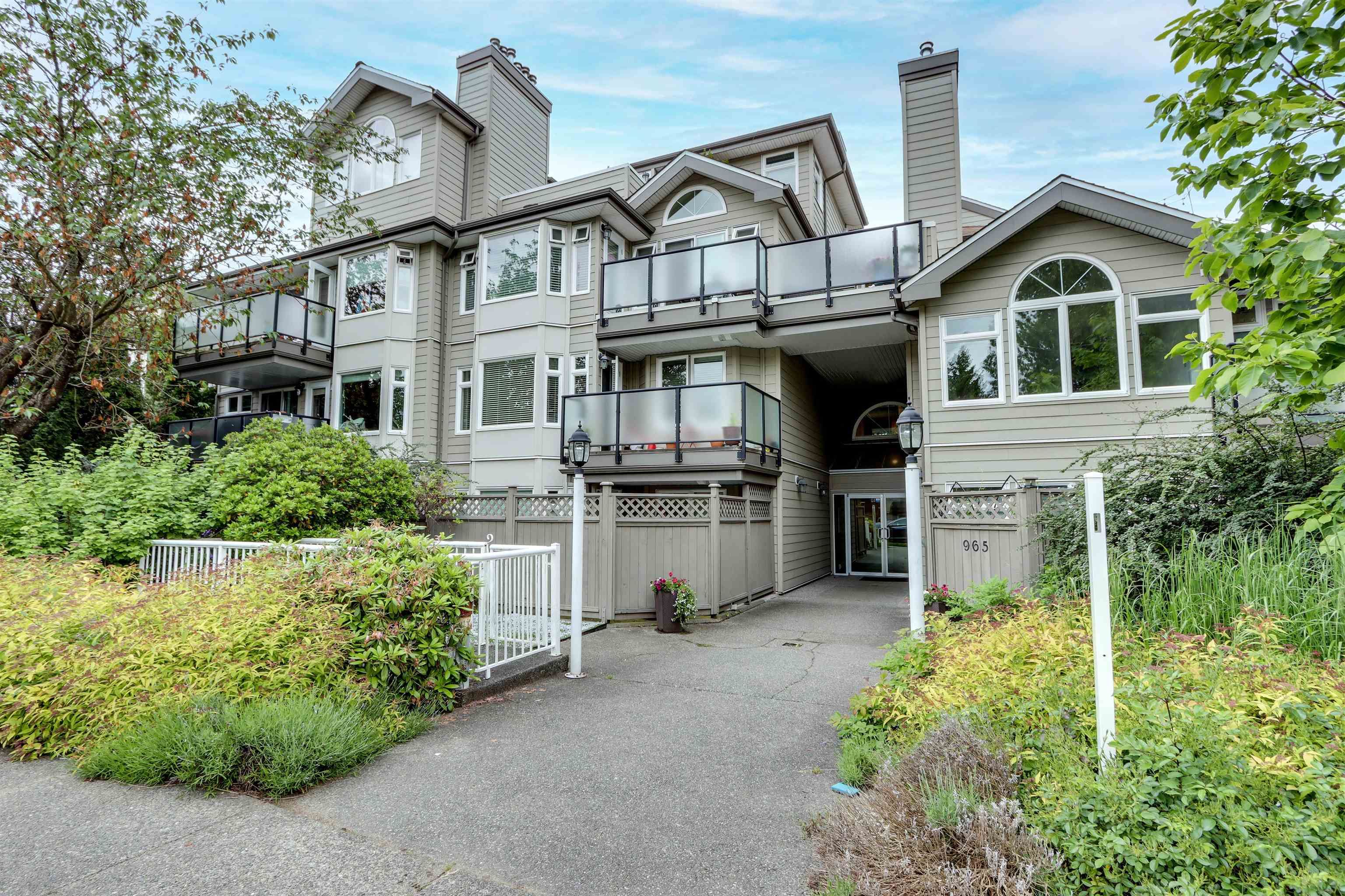 Main Photo: 312 965 W 15TH Avenue in Vancouver: Fairview VW Condo for sale (Vancouver West)  : MLS®# R2699069