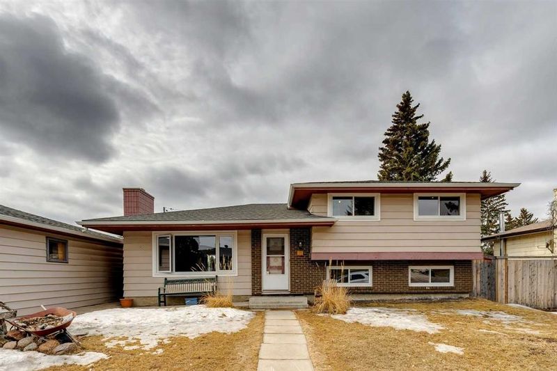 FEATURED LISTING: 115 Queensland Circle Southeast Calgary