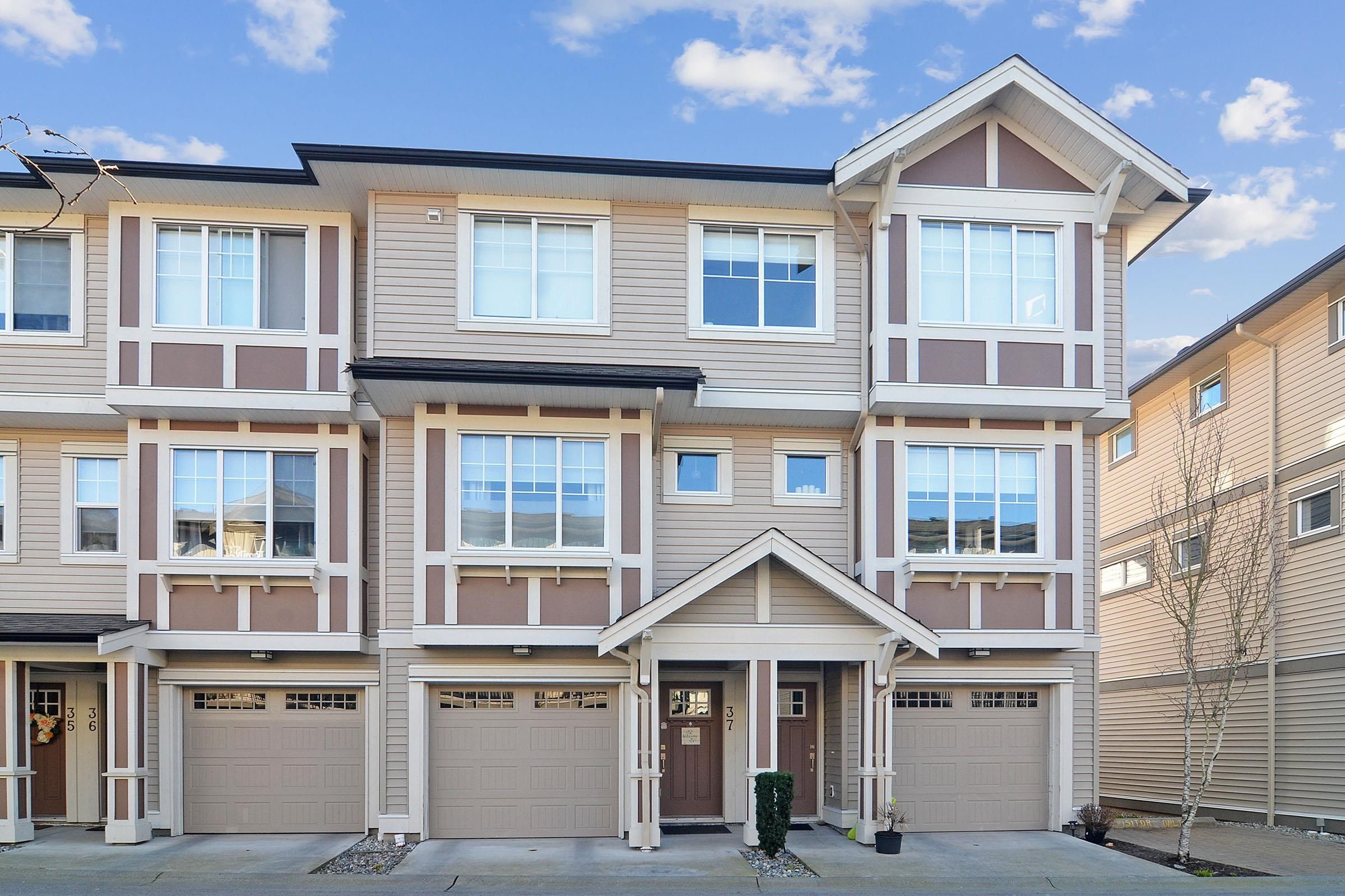 Main Photo: 37 10151 240 Street in Maple Ridge: Albion Townhouse for sale in "Albion Station" : MLS®# R2664256