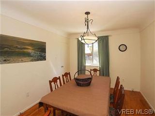 Photo 6: 518 Broadway St in VICTORIA: SW Glanford House for sale (Saanich West)  : MLS®# 583235