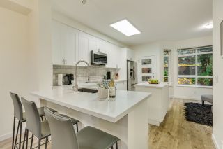 Photo 2: 46 15 FOREST PARK Way in Port Moody: Heritage Woods PM Townhouse for sale in "DISCOVERY RIDGE" : MLS®# R2420824