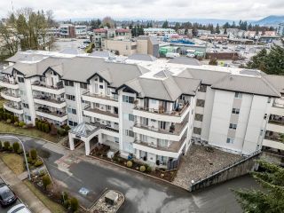 Photo 6: 102 2526 LAKEVIEW Crescent in Abbotsford: Central Abbotsford Condo for sale : MLS®# R2749511