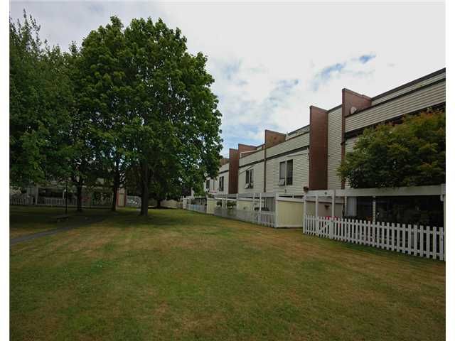 Main Photo: 42 10200 4TH Avenue in Richmond: Steveston North Townhouse for sale in "MANOAH VILLAGE" : MLS®# V845349