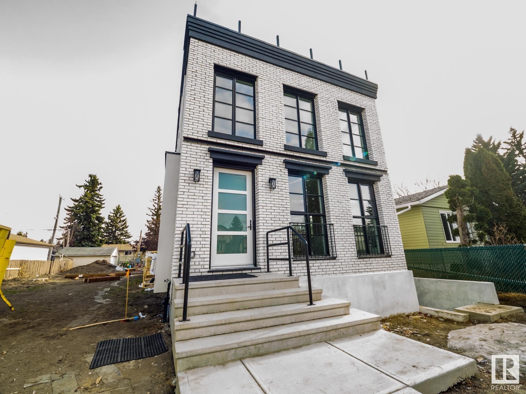 Main Photo: 14713 88 Avenue in Edmonton: Zone 10 House for sale : MLS®# E4287820