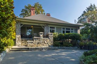Photo 1: 1241 Monterey Ave in Oak Bay: OB South Oak Bay House for sale : MLS®# 927051
