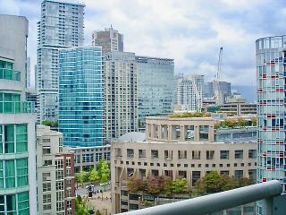 Photo 1: 1801 821 CAMBIE Street in Vancouver: Downtown VW Condo for sale in "Raffles" (Vancouver West)  : MLS®# R2404874