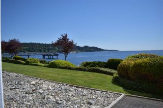 Photo 2: 107 5470 INLET Avenue in Sechelt: Sechelt District Townhouse for sale in "THE BEACHHOUSE" (Sunshine Coast)  : MLS®# R2065482