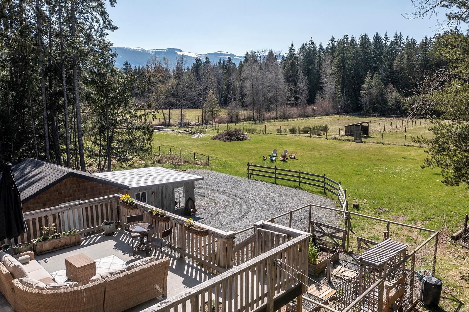 Mountain View deck and pastoral private fields for you to enjoy.