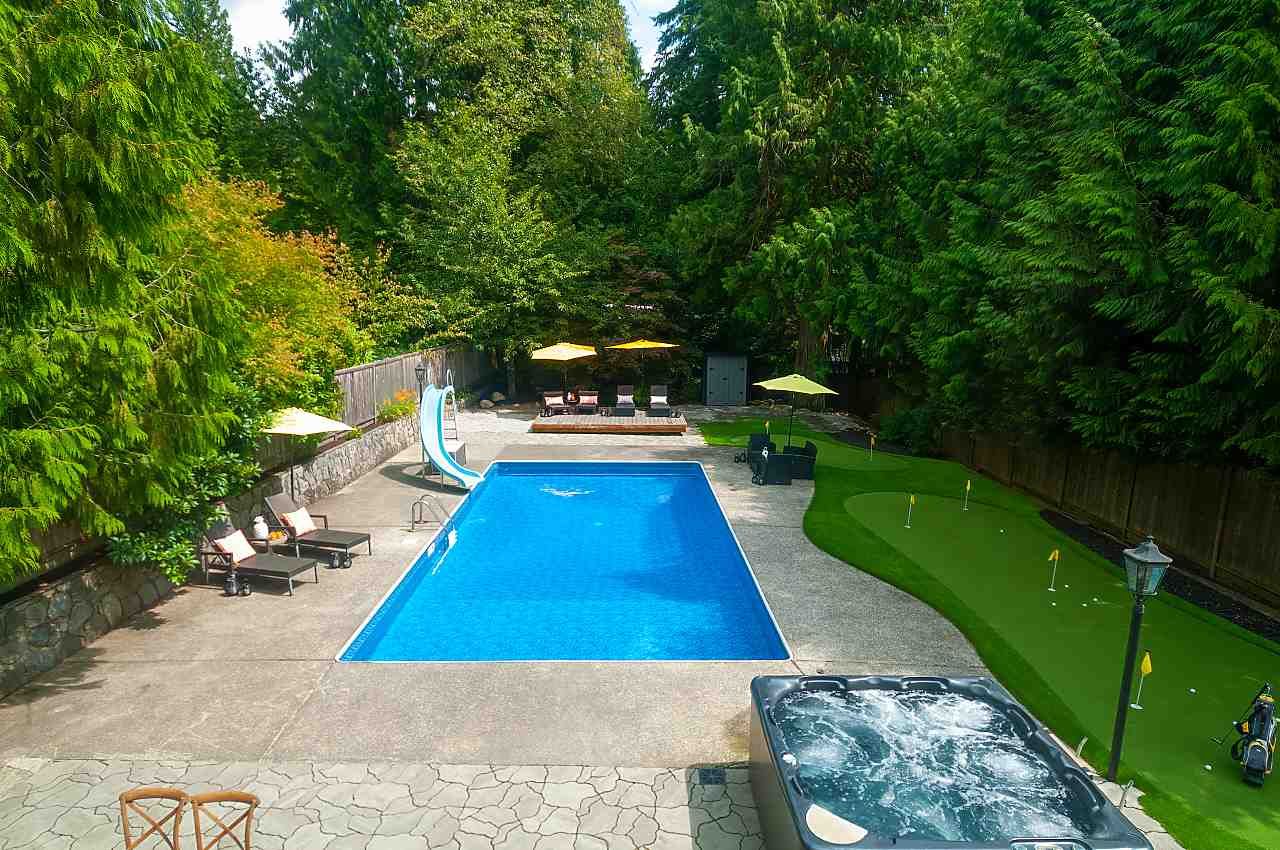 Main Photo: 4360 NOTTINGHAM ROAD in North Vancouver: Lynn Valley House for sale : MLS®# R2394443