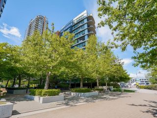 Photo 4: 800 9 SMITHE Mews in Vancouver: Yaletown Condo for sale in "THE VILLAS AT COOPERS LOOKOUT" (Vancouver West)  : MLS®# R2691823