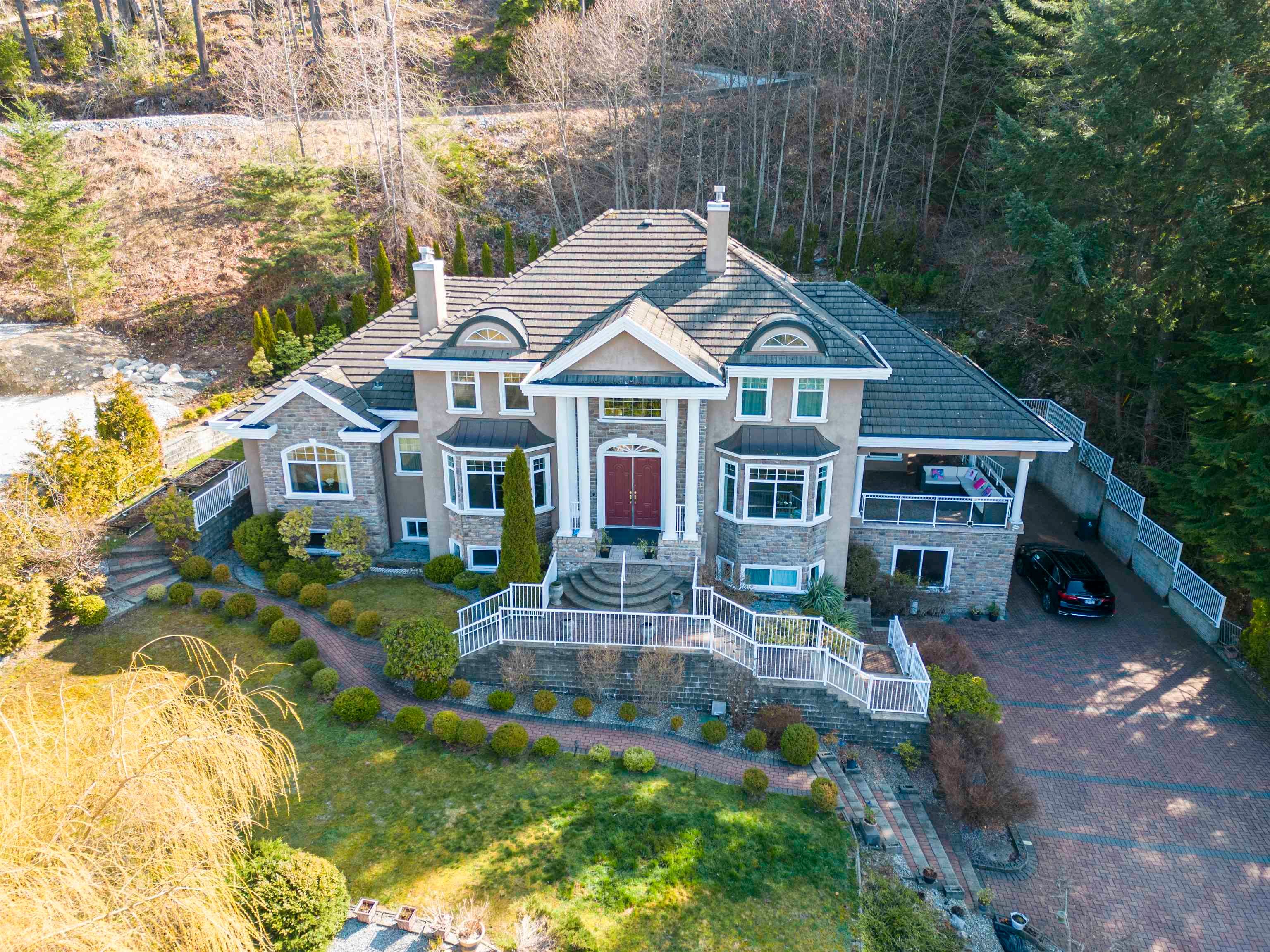 Main Photo: 255 ALPINE Drive: Anmore House for sale (Port Moody)  : MLS®# R2760482