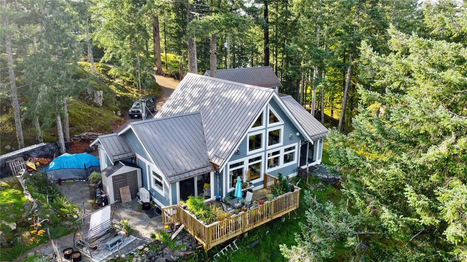 2 homes surrounded by towering trees on 1.95 acres