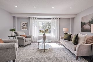 Photo 2: 399 Laval Drive in Oshawa: Vanier House (2-Storey) for sale : MLS®# E8325350
