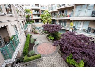 Photo 2: # 418 332 LONSDALE AV in North Vancouver: Lower Lonsdale Condo for sale in "The Calypso" : MLS®# V1010793