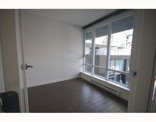 Photo 4: 602 233 ROBSON Street in Vancouver: Downtown VW Condo for sale in "TV TOWER 2" (Vancouver West)  : MLS®# V784868