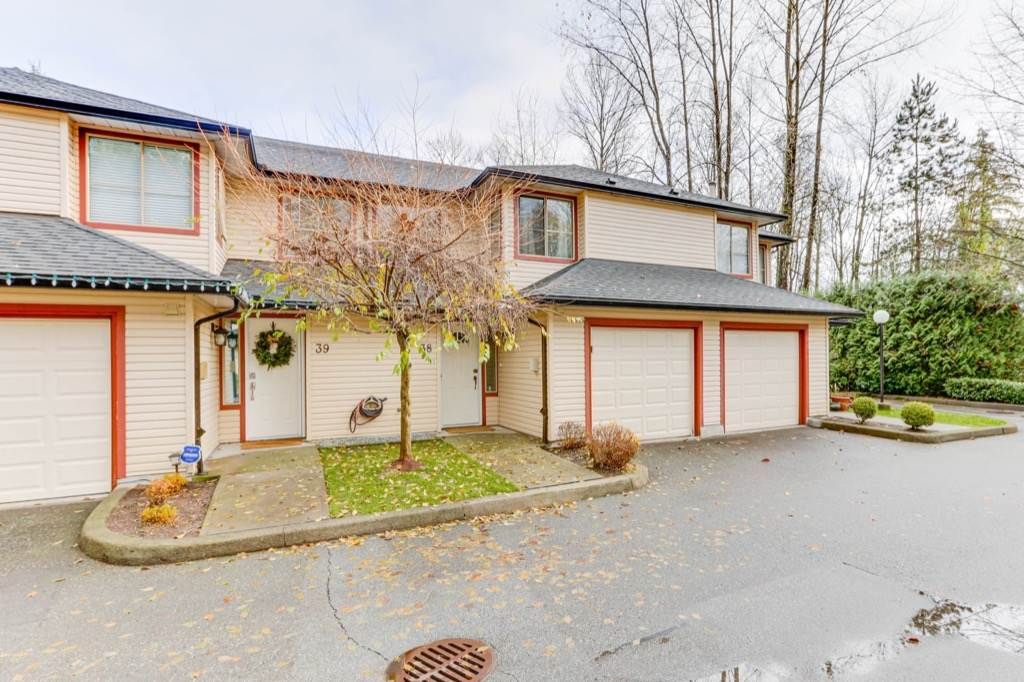 Main Photo: 38 21960 RIVER Road in Maple Ridge: West Central Townhouse for sale in "FOXBOROUGH HILLS" : MLS®# R2519895