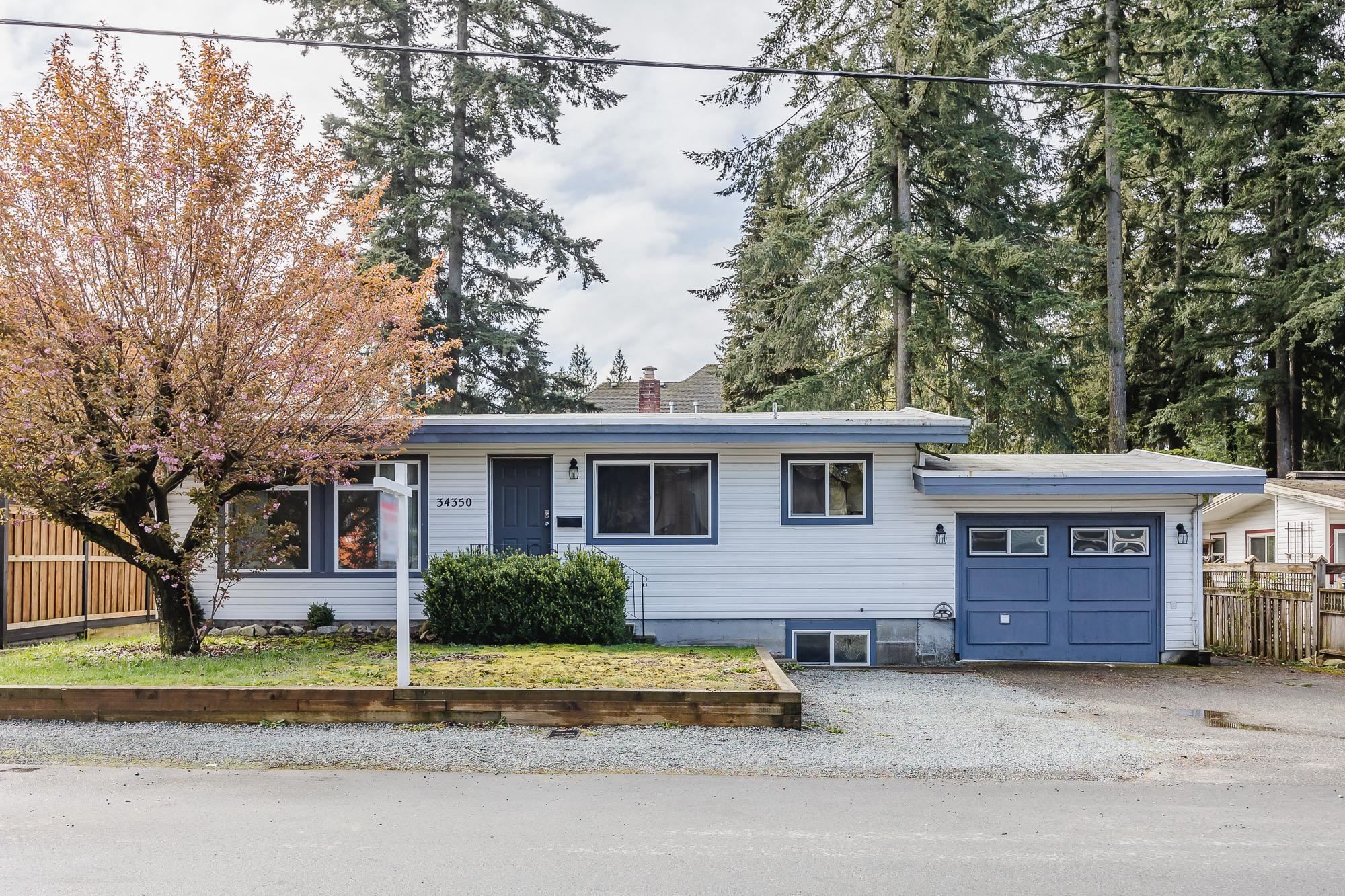 Main Photo: 34350 REDWOOD Avenue in Abbotsford: Central Abbotsford House for sale : MLS®# R2867746