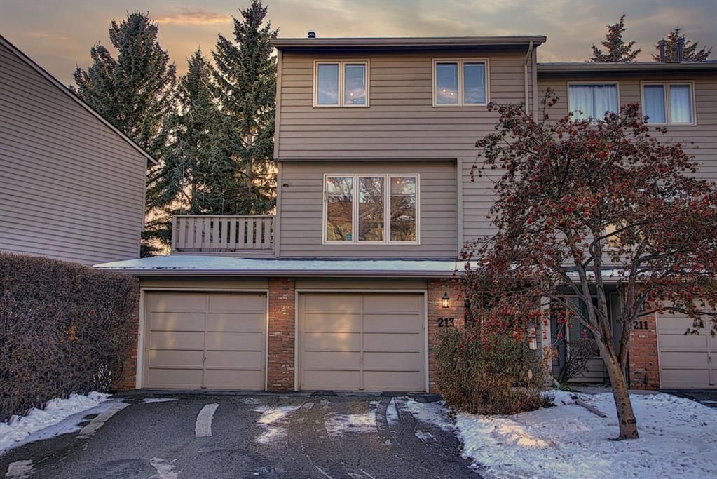 Main Photo: 213 Point Mckay Terrace NW in Calgary: Point McKay Row/Townhouse for sale : MLS®# A1050776