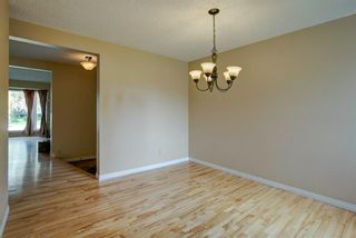 Photo 4: 135 Woodfield Close SW in Calgary: Woodbine Detached for sale : MLS®# A1128580