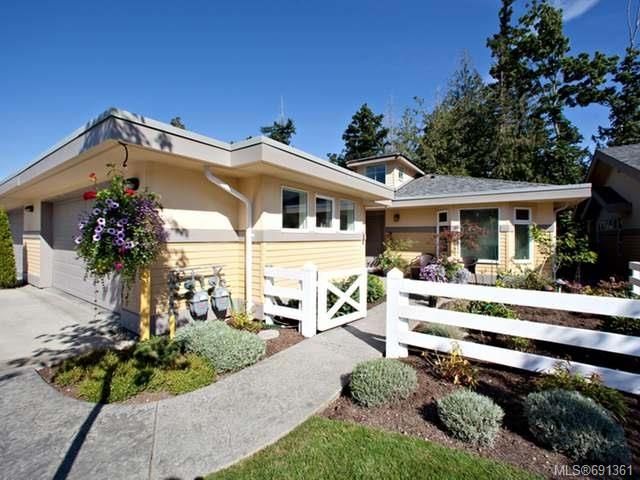 Photo 1: Photos: 6 500 Corfield St in PARKSVILLE: PQ Parksville Row/Townhouse for sale (Parksville/Qualicum)  : MLS®# 691361