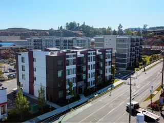 Photo 1: 304 707 Treanor Ave in Langford: La Thetis Heights Condo for sale : MLS®# 963370
