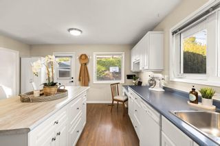 Photo 4: 883 Kindersley Rd in Esquimalt: Es Gorge Vale House for sale : MLS®# 921306