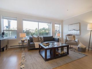 Photo 2: 120 525 WHEELHOUSE Square in Vancouver: False Creek Condo for sale in "HENLEY COURT" (Vancouver West)  : MLS®# R2247737