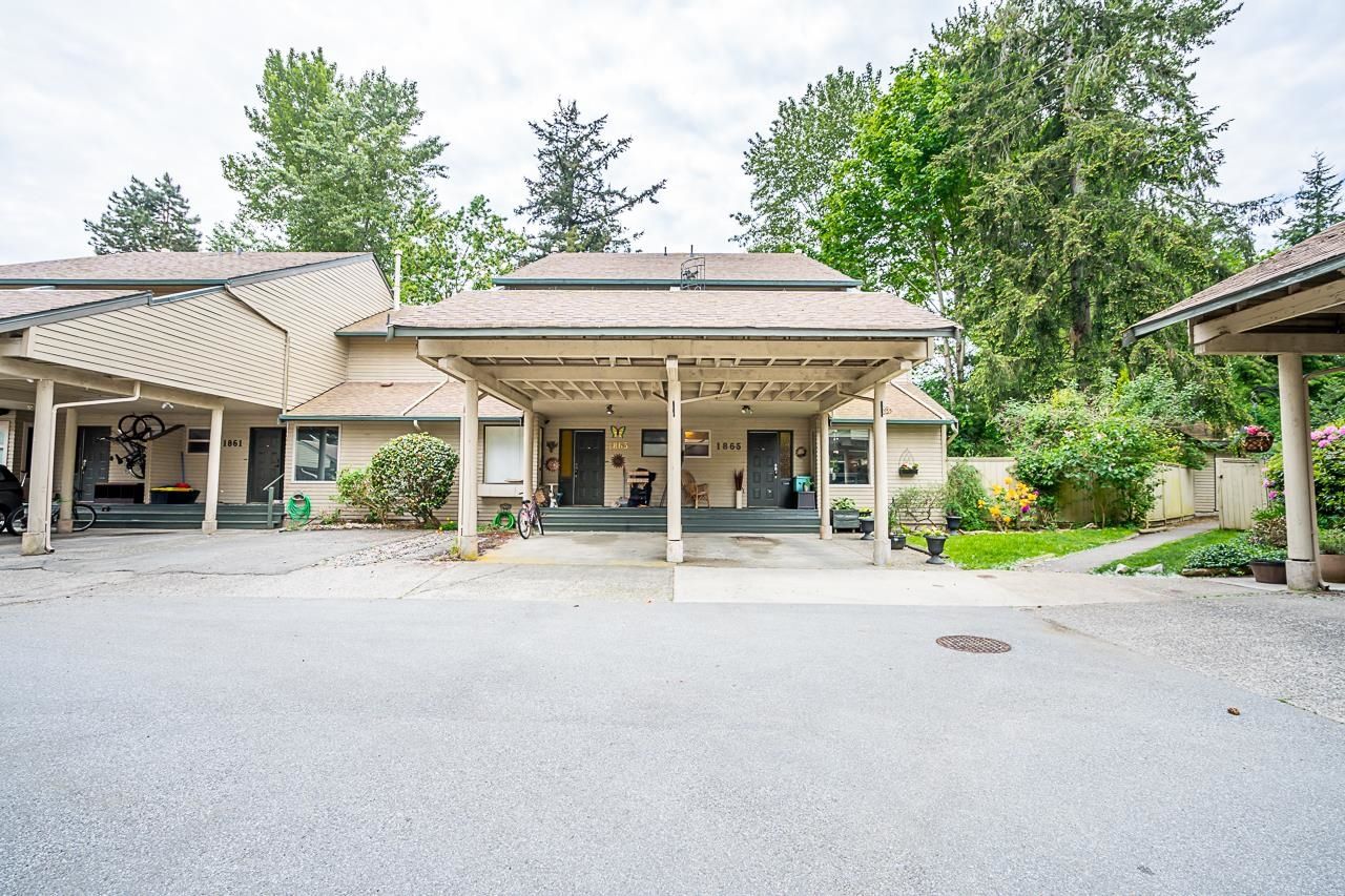 Main Photo: 1865 LILAC Drive in Surrey: King George Corridor Townhouse for sale in "Alderwood" (South Surrey White Rock)  : MLS®# R2780648