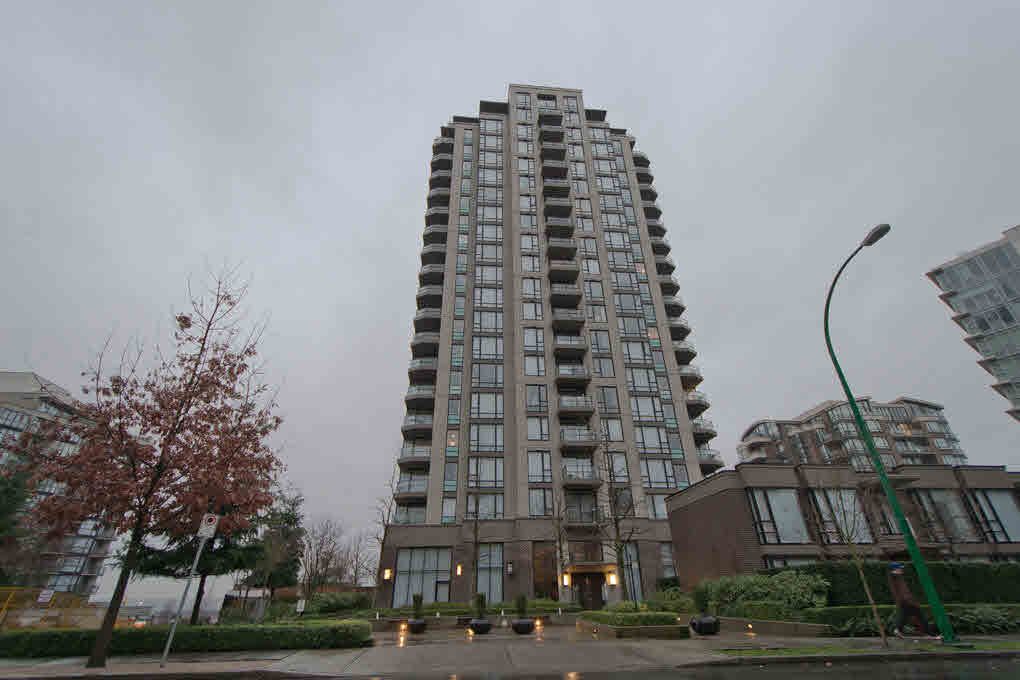 Main Photo: 404 151 W 2ND STREET in : Lower Lonsdale Condo for sale : MLS®# V988468