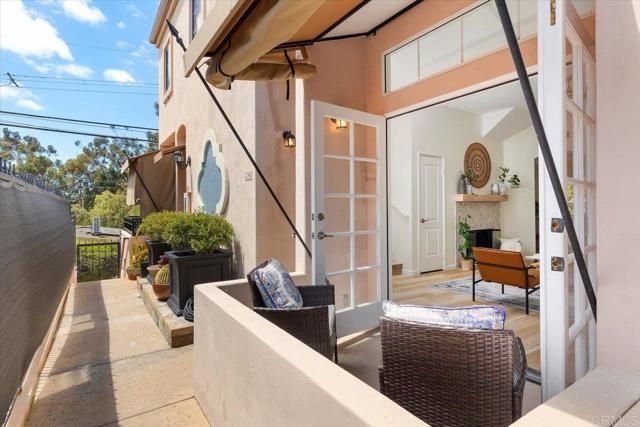 Main Photo: Townhouse for sale : 2 bedrooms : 3740 1st Avenue in San Diego