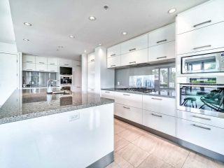 Photo 13: 305 6093 IONA Drive in Vancouver: University VW Condo for sale in "Coast" (Vancouver West)  : MLS®# R2489520