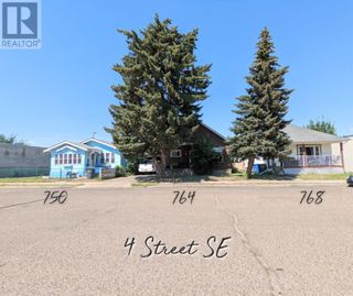 Photo 2: 764 4 Street SE in Medicine Hat: House for sale : MLS®# A1251144