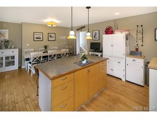 Photo 6: 742 Haliburton Rd in VICTORIA: SE Cordova Bay House for sale (Saanich East)  : MLS®# 723676