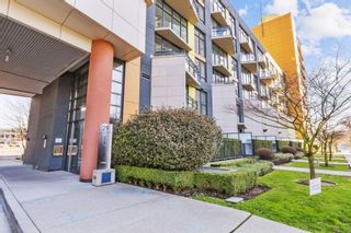 Photo 2: 602 29 SMITHE Mews in Vancouver: Yaletown Condo for sale in "Coopers Lookout" (Vancouver West)  : MLS®# R2724004