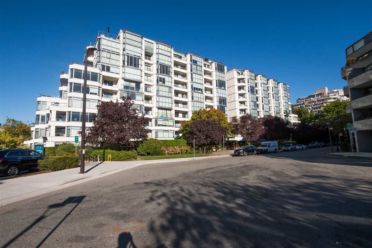 Main Photo: 407 456 MOBERLY Road in Vancouver: False Creek Condo for sale in "PACIFIC COVE" (Vancouver West)  : MLS®# R2497595