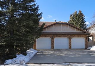 Photo 1: 216 Edelweiss Drive NW in Calgary: Edgemont Detached for sale : MLS®# A2027048