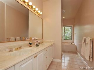 Photo 15: 18 4300 Stoneywood Lane in VICTORIA: SE Broadmead Row/Townhouse for sale (Saanich East)  : MLS®# 610675