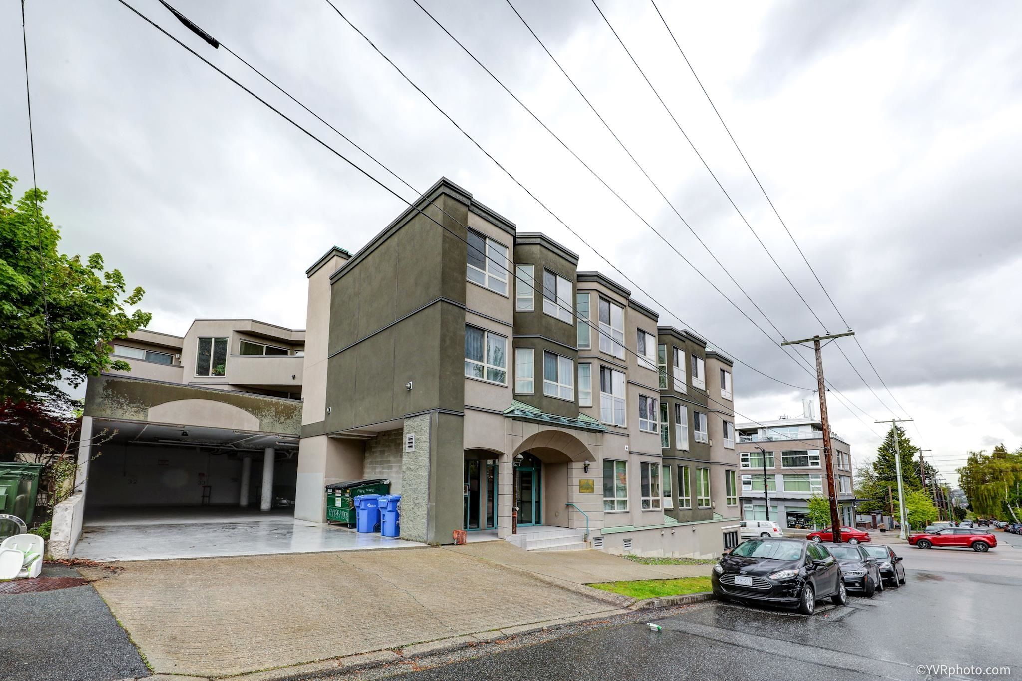 Main Photo: 206 3615 W 17TH Avenue in Vancouver: Dunbar Condo for sale in "Pacific Terrace" (Vancouver West)  : MLS®# R2682868