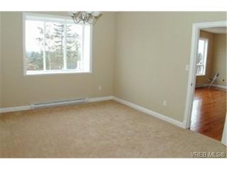 Photo 3: 1201 Knockan Dr in VICTORIA: SW Strawberry Vale House for sale (Saanich West)  : MLS®# 320862