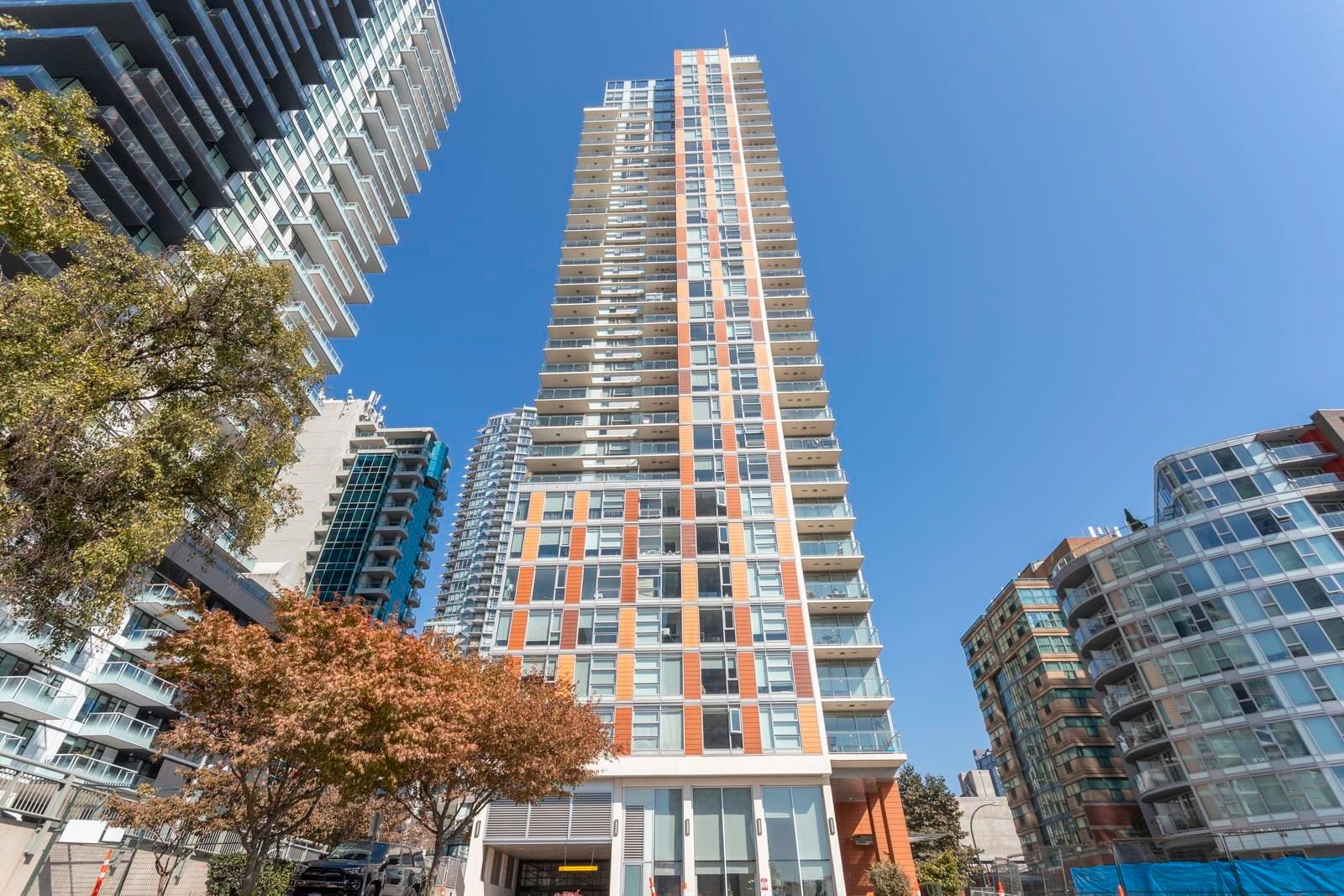 Main Photo: 1805 1351 CONTINENTAL Street in Vancouver: Downtown VW Condo for sale in "MADDOX" (Vancouver West)  : MLS®# R2819795