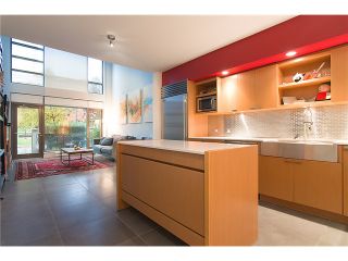 Photo 6: 101 1168 RICHARDS Street in Vancouver: Yaletown Townhouse for sale in "Park Lofts" (Vancouver West)  : MLS®# V1106212