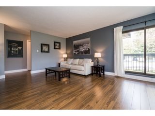 Photo 3: 202 33870 FERN Street in Abbotsford: Central Abbotsford Condo for sale in "Fernwood Manor" : MLS®# R2160249