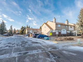 Photo 18: 16 2519 38 Street NE in Calgary: Rundle House for sale : MLS®# C4149864